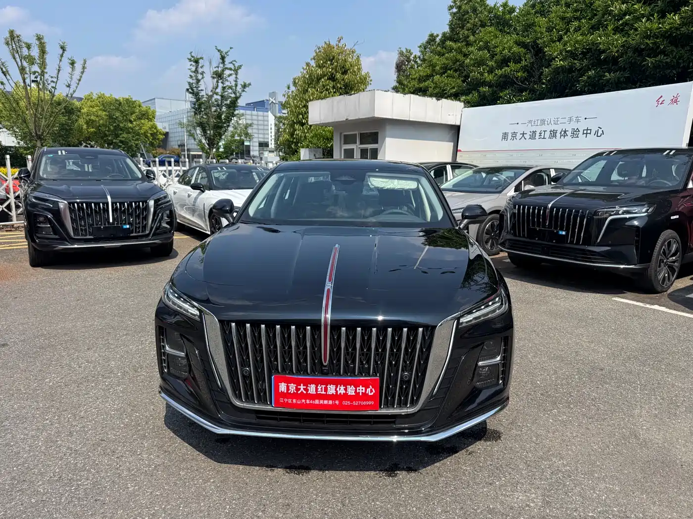 Hongqi H5 2025 2.0T Automatic Flag Celebration 500,000 Units Anniversary Edition фото 2