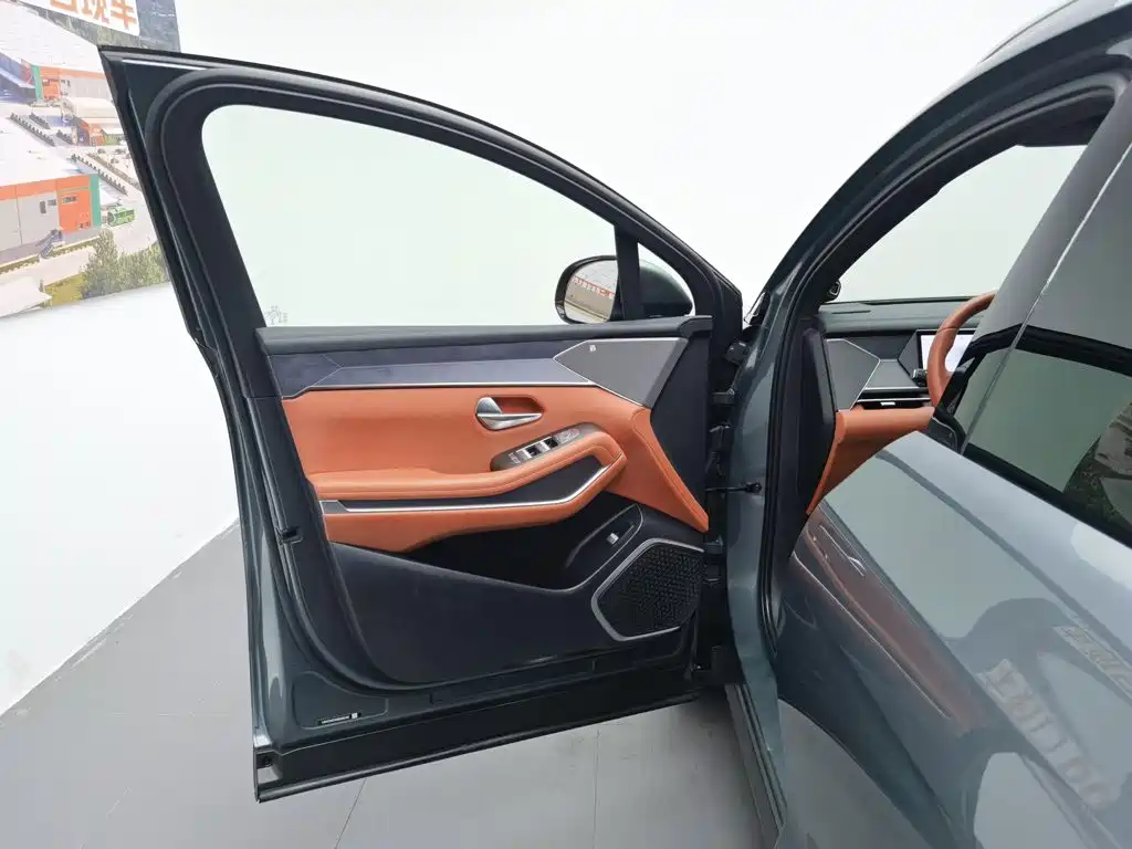 BYD Tang L 2025 2025 DM 175KM Drone Player Edition