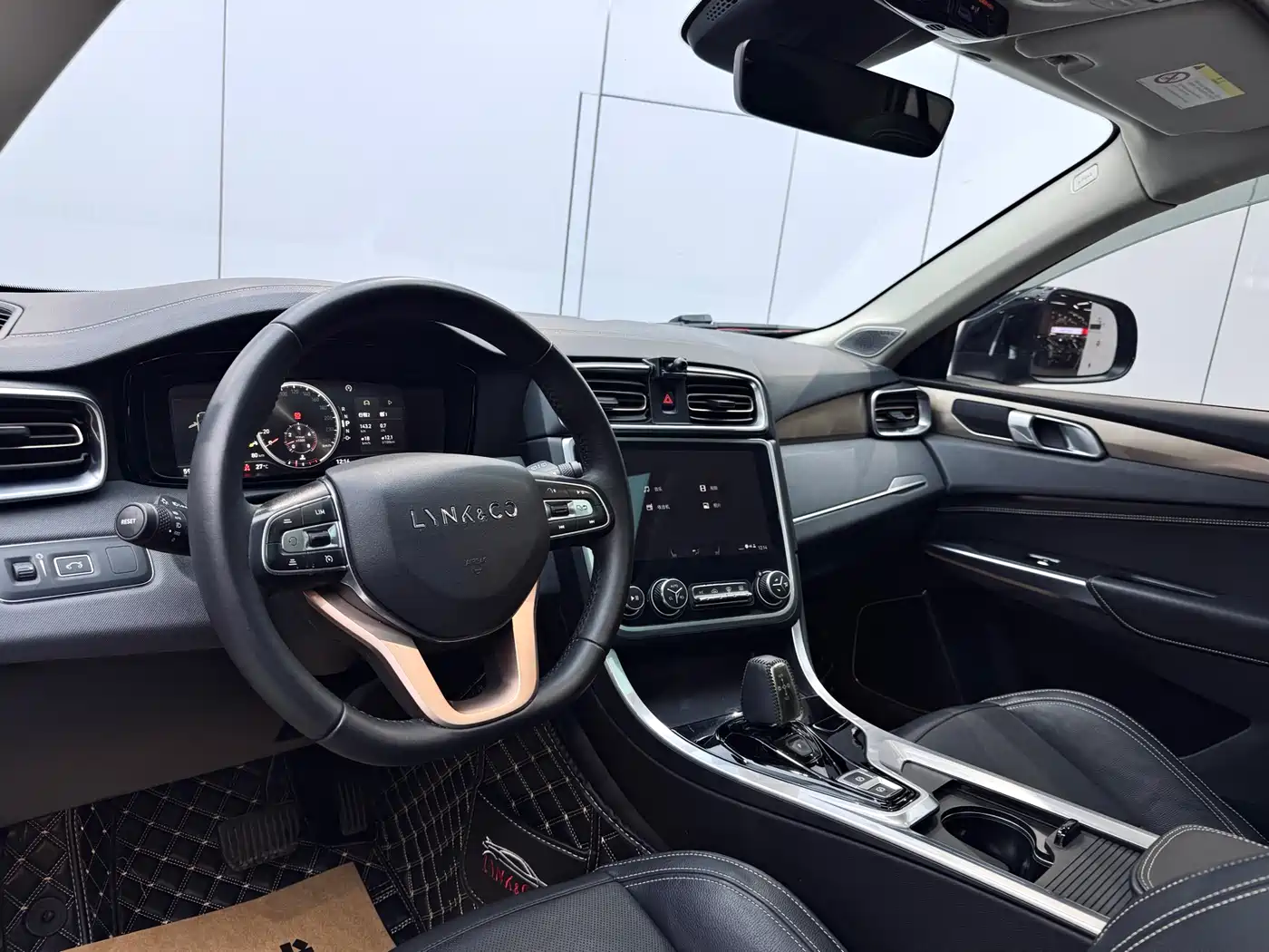 Lynk & Co 01 2017 2.0T 2WD Pro Version фото 8