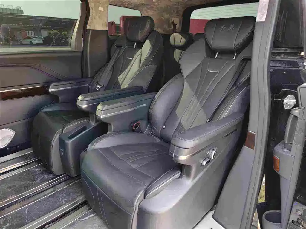 Фото 5 - Hongqi HQ9