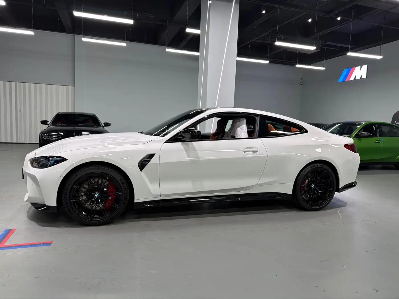 BMW M4 2024 BMW M4 Coupe M xDrive Competition фото 3