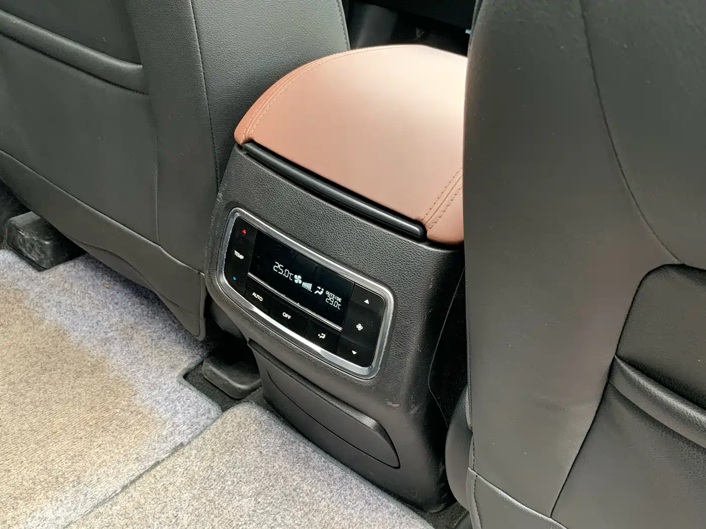 GAC Trumpchi Trumpchi GS8 2017 320T 2WD Luxury Smart Connect (7-seater) фото 26