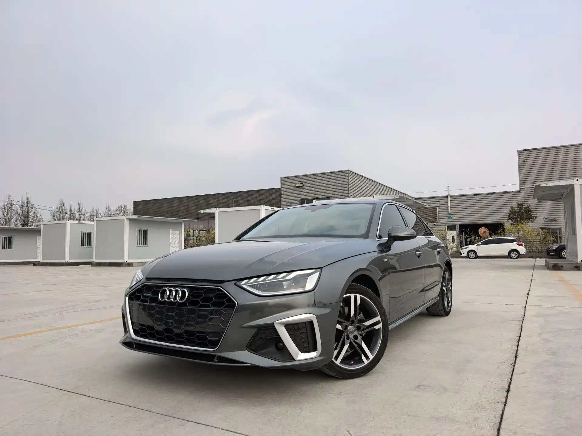 Фото 1 - Audi A4L