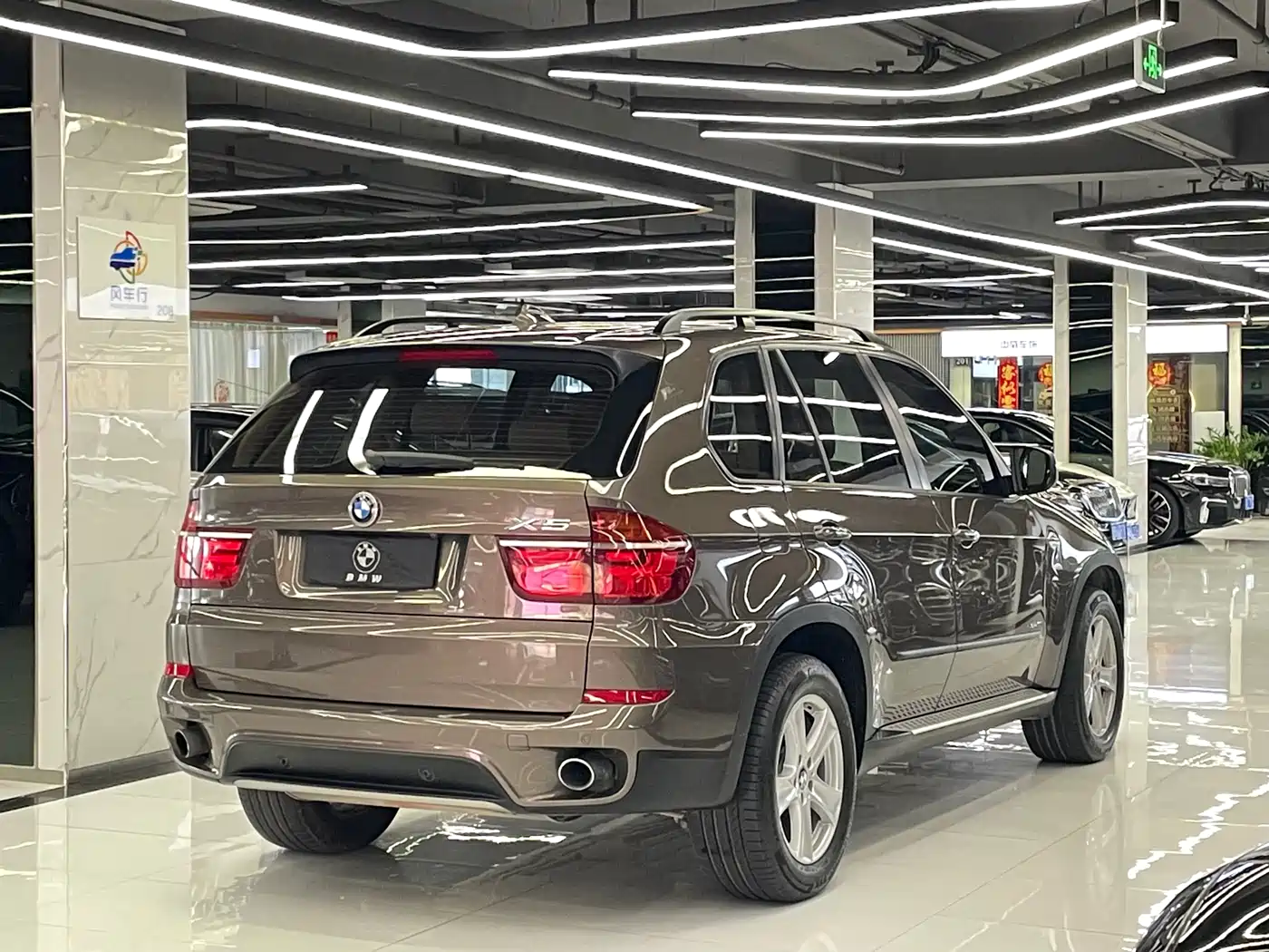 BMW X5 (Import) 2011 xDrive35i Leading Edition фото 4