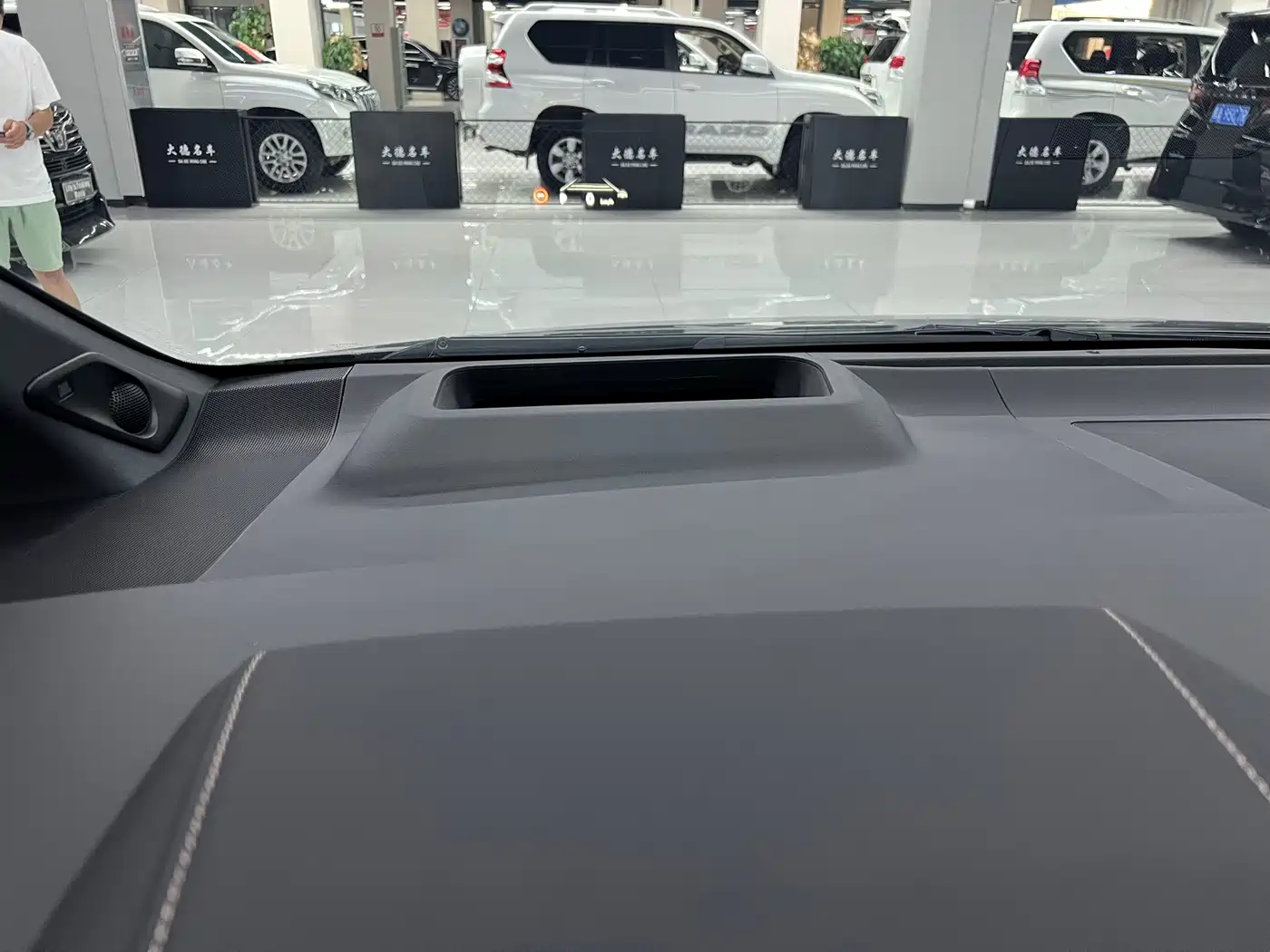 Toyota Vellfire 2026 2024 Crown Hybrid 2.5L Executive Premium Edition