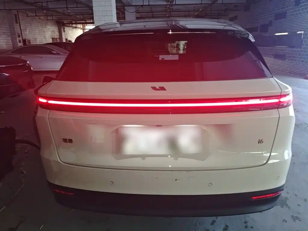 Фото 6 - Li Auto i6