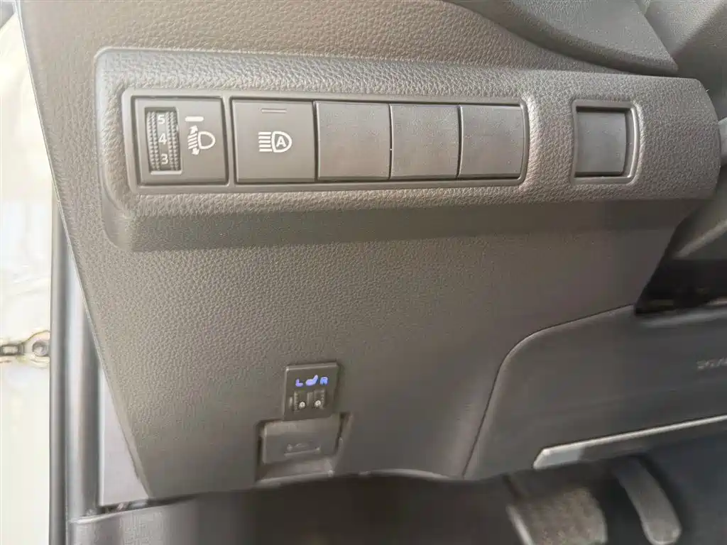 Toyota Levin 2022 185T CVT Luxury Edition фото 7