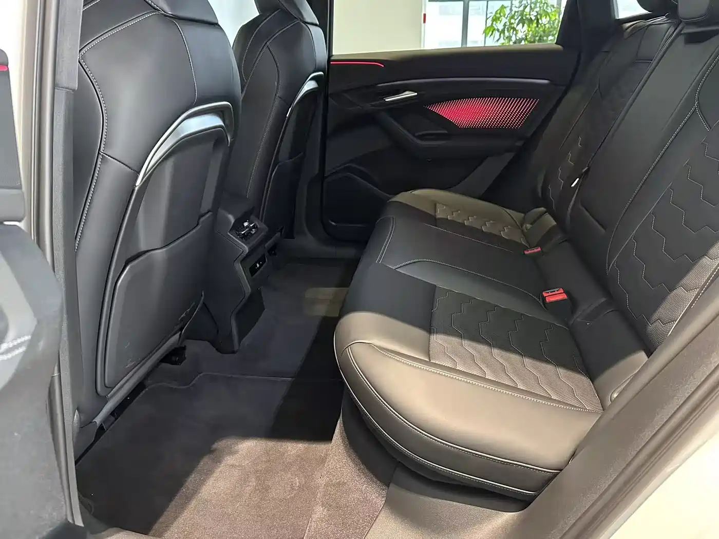 Audi Q6L e-tron 2025 Model Pioneer Edition фото 8