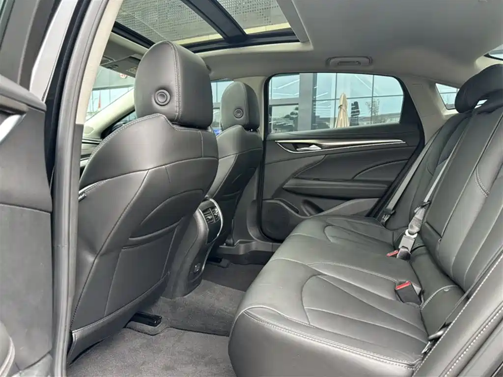 Buick LaCrosse 2022 652T Luxury фото 19