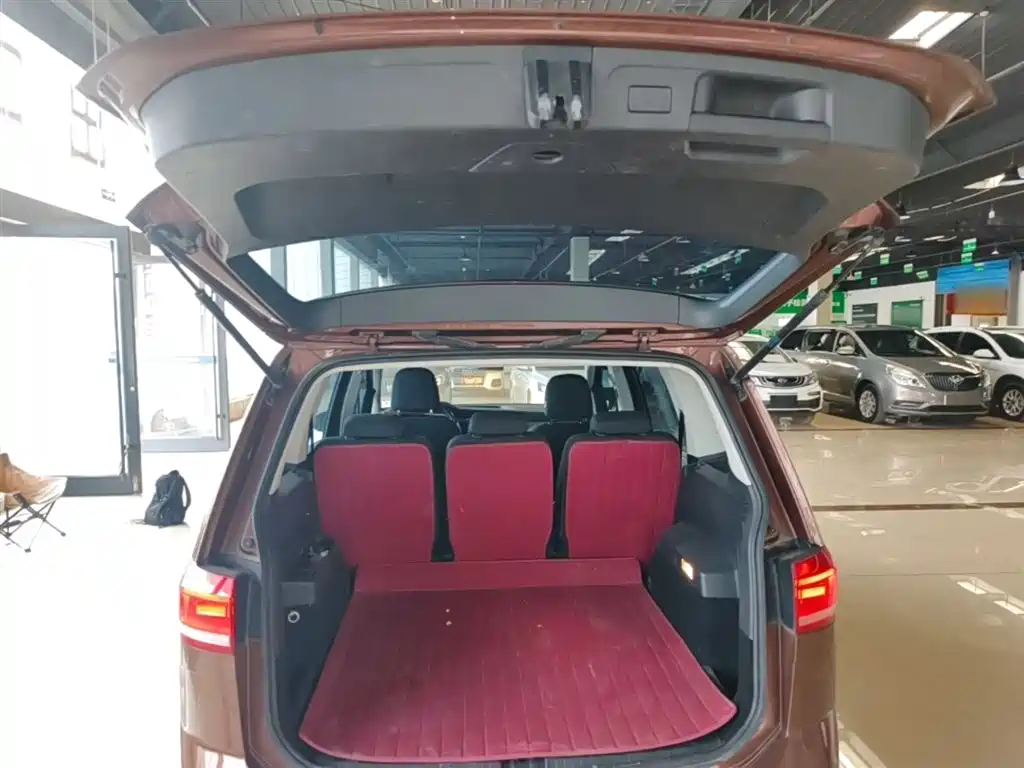 Volkswagen Touran 2016 Touran L 280TSI DSG Trendline фото 19