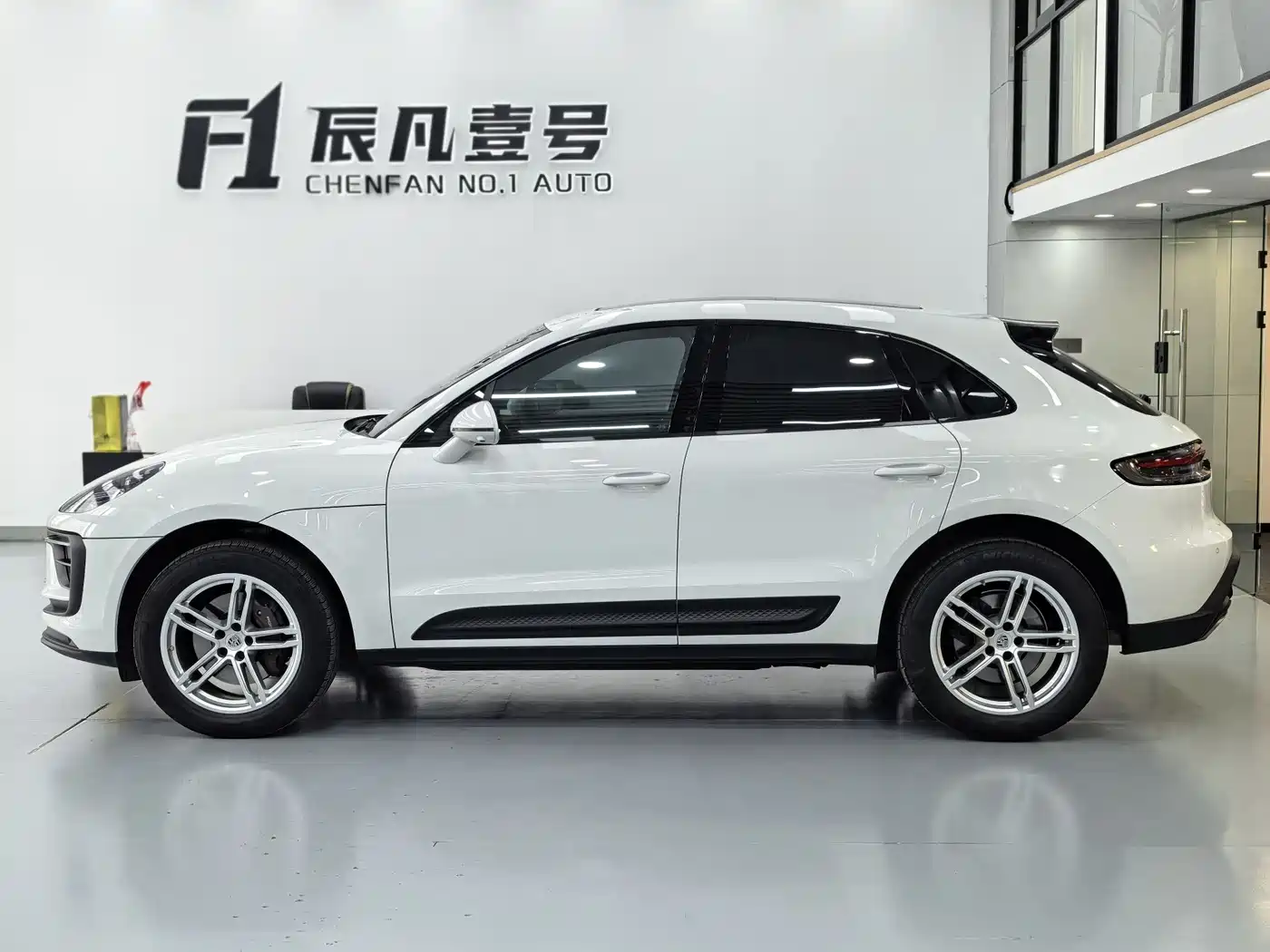 PORSCHE MACAN