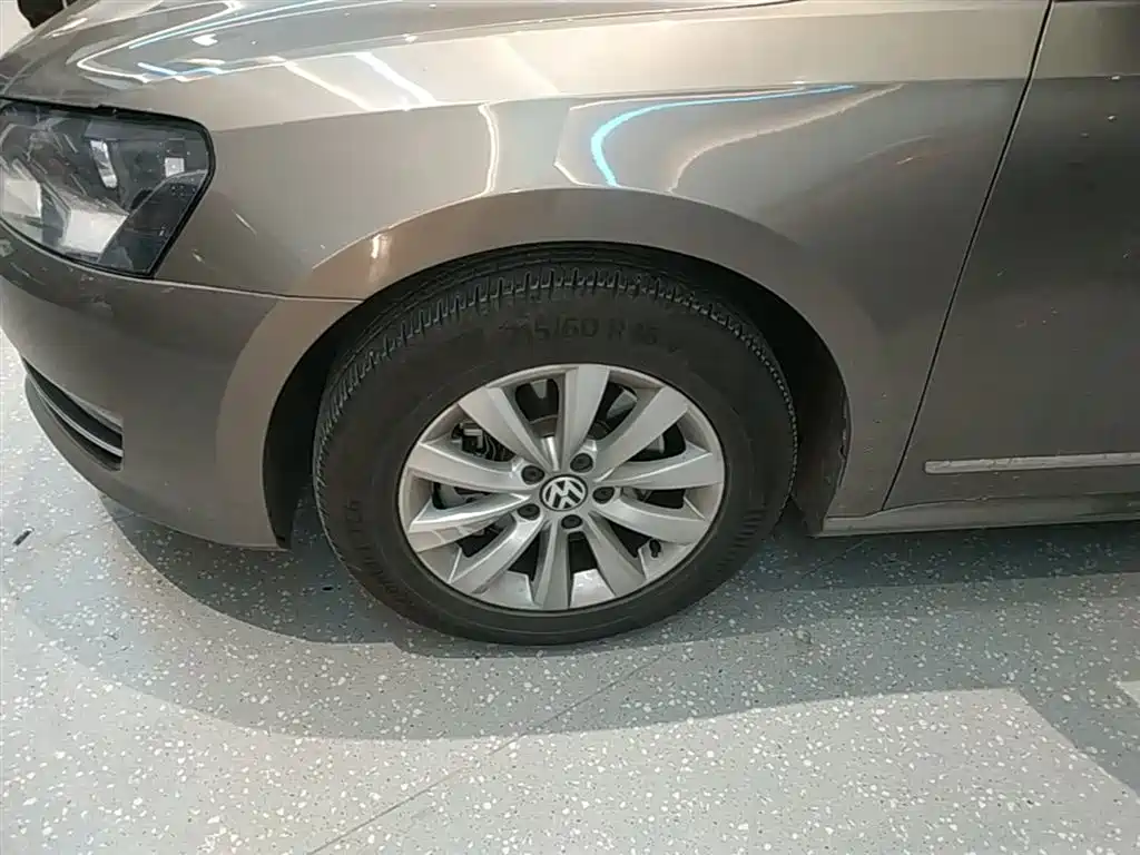 Volkswagen Passat 2014 1.8TSI DSG Luxury Edition фото 23
