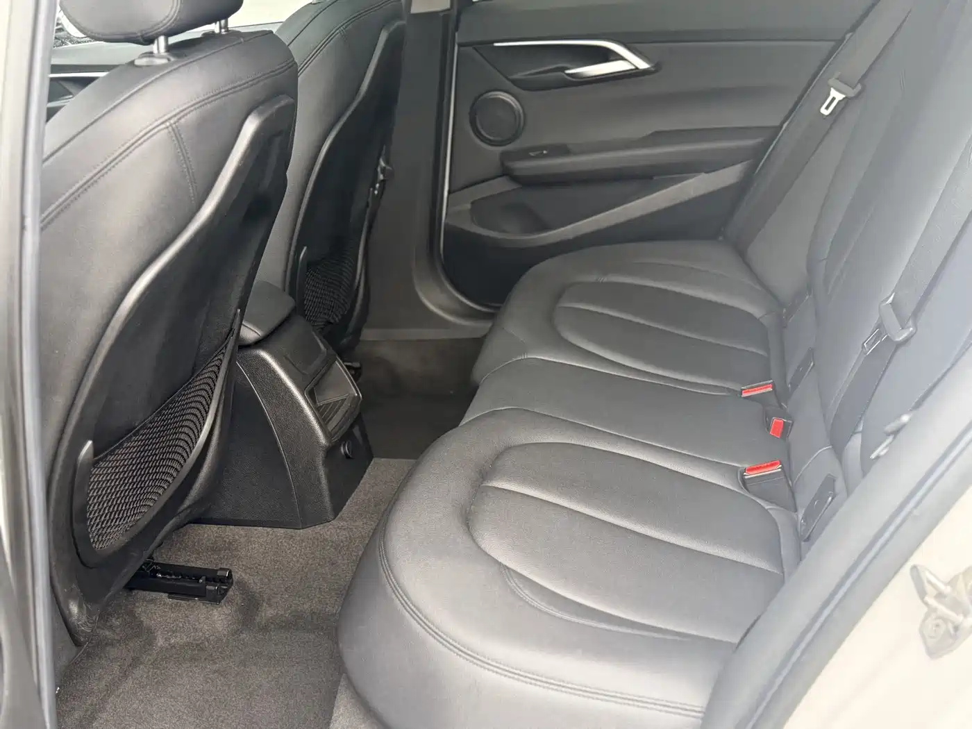 BMW 1 Series 2018 118i Sport Edition фото 17