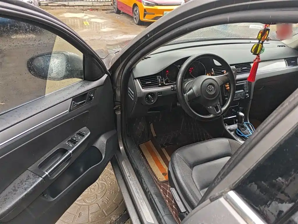Volkswagen Bora 2014 1.6L Automatic Comfort Edition фото 14