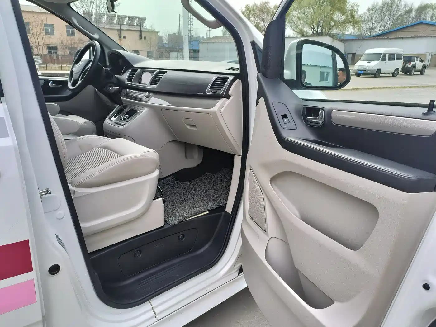 SAIC Maxus RG10 2019 2.0TGI Pop-top Camper Sunshine Edition фото 13