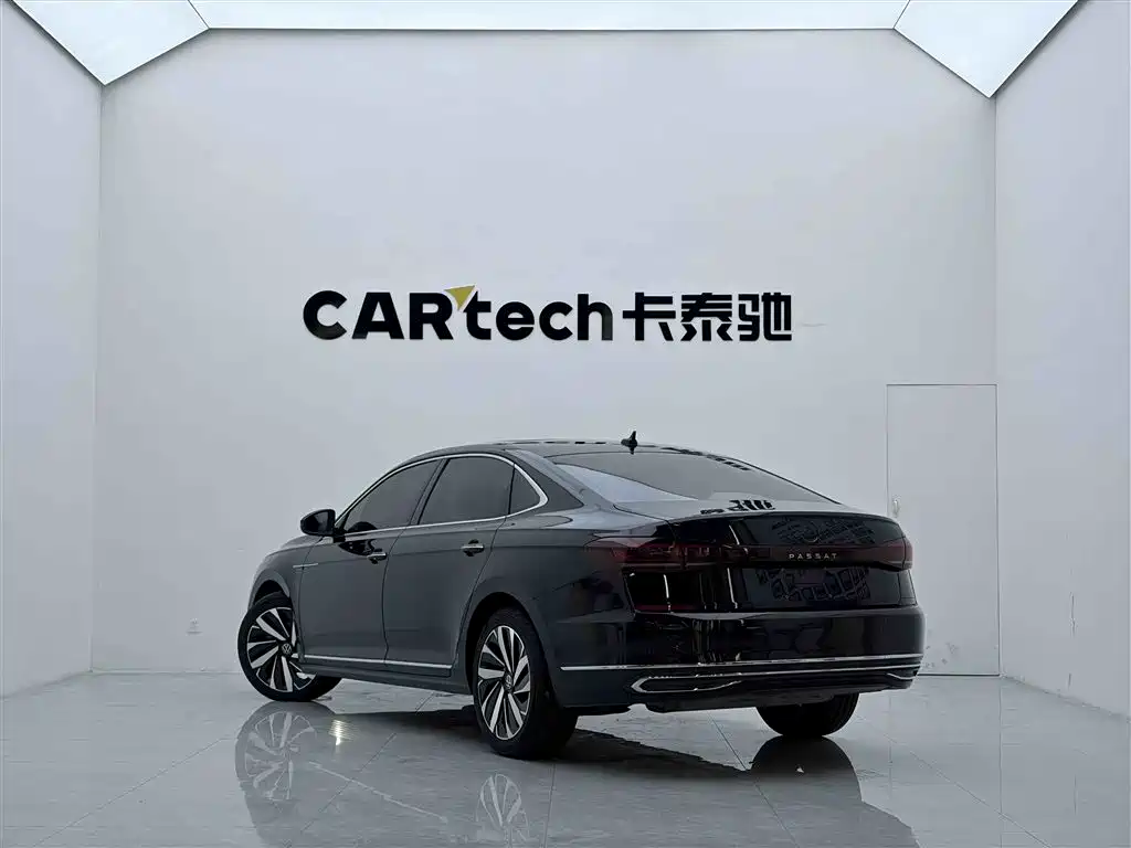Volkswagen Passat 2022 330TSI Luxury Edition фото 6