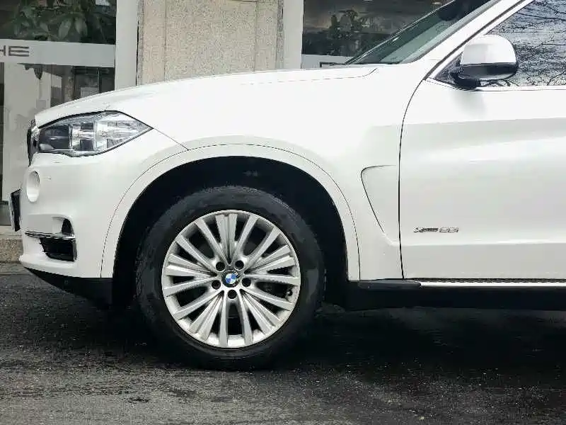 BMW X5 (Import) 2018 xDrive28i фото 2