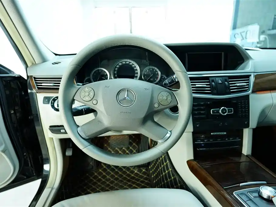 Mercedes-Benz E-Class 2012 E 300 L Elegance Model фото 20
