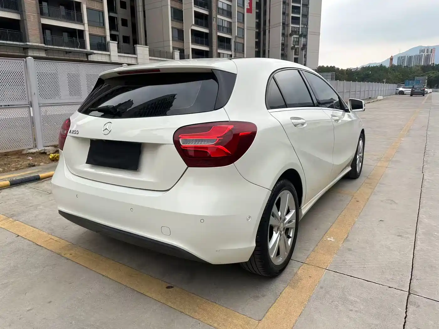 Mercedes-Benz A-Class (Import) 2016 A 200 Dynamic фото 9