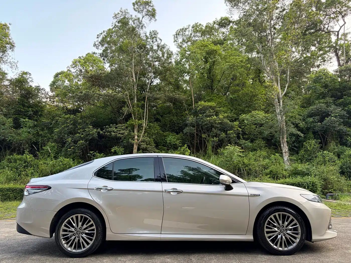 Toyota Camry 2021 Hybrid 2.5HG Luxury Edition фото 6