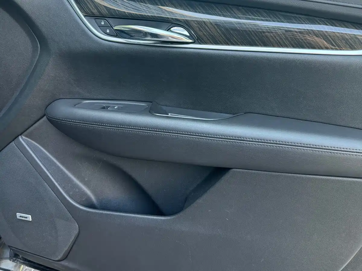 Photo 5 - Cadillac XT5