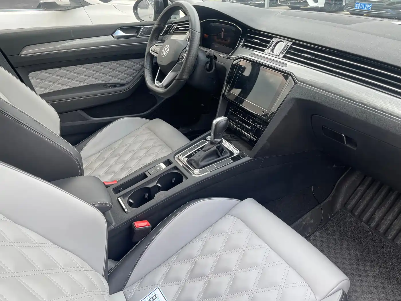 Volkswagen Magotan 2023 Model 2 Million Commemorative Edition 330TSI DSG Luxury фото 8