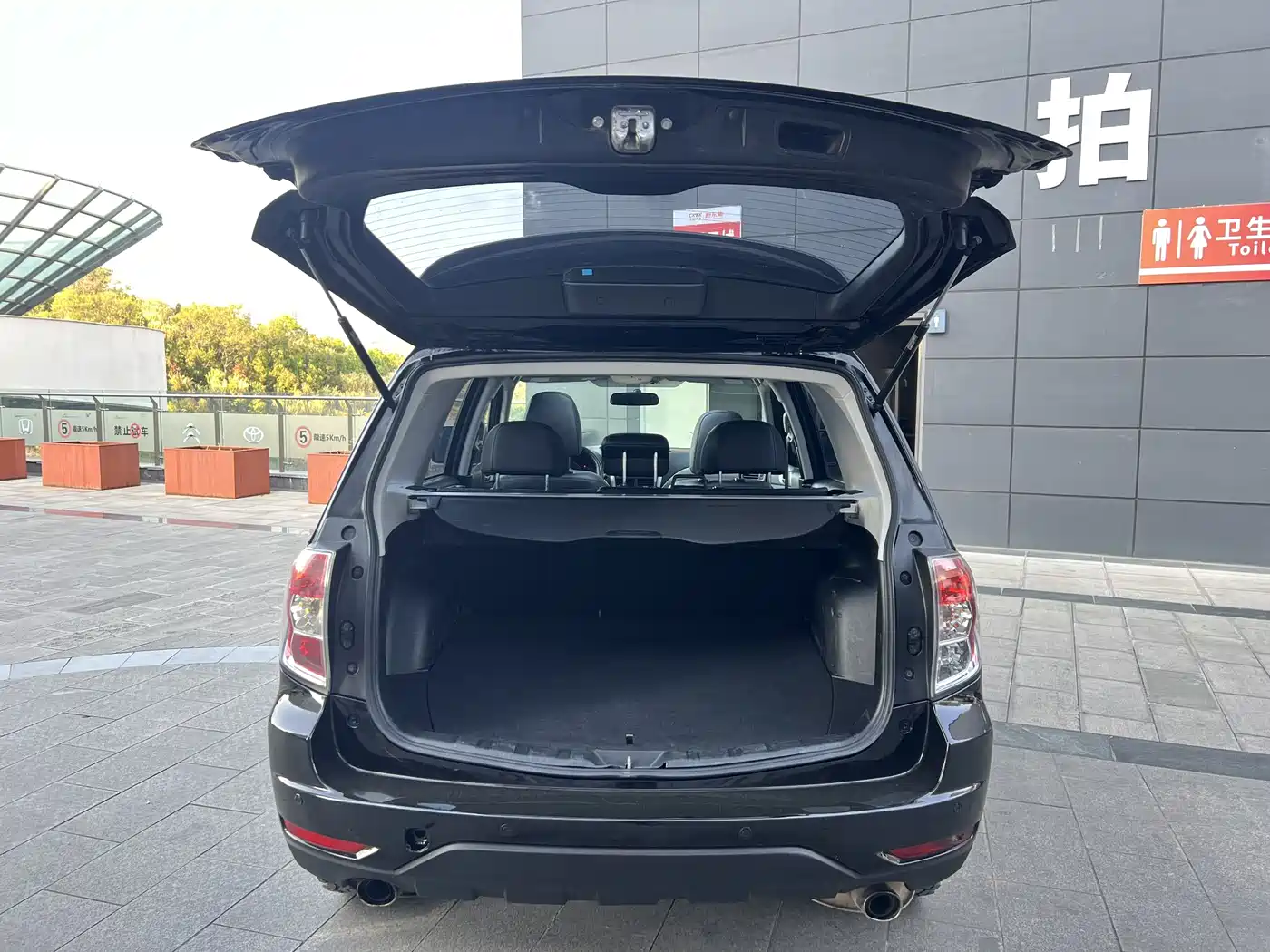 Subaru Forester 2010 2.5XT Luxury Navigation Edition фото 10
