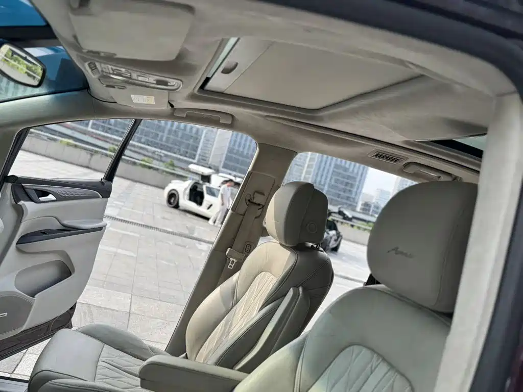 Фото 12 - Buick GL8