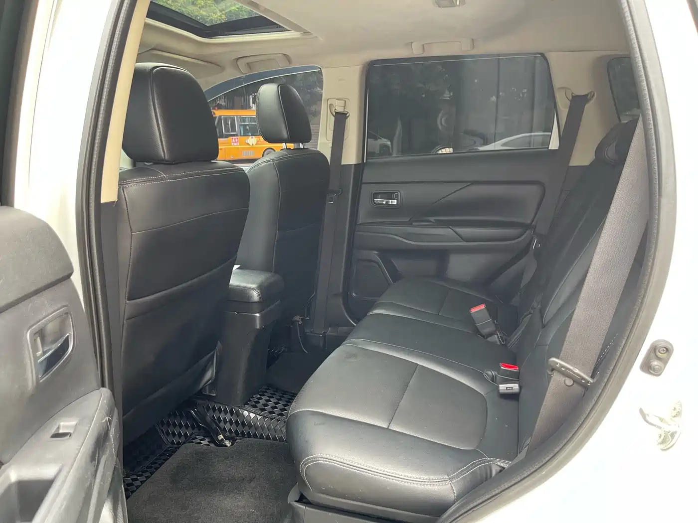 Mitsubishi Outlander (Import) 2014 2.4L 4WD Luxury Value Edition 5-seater фото 8