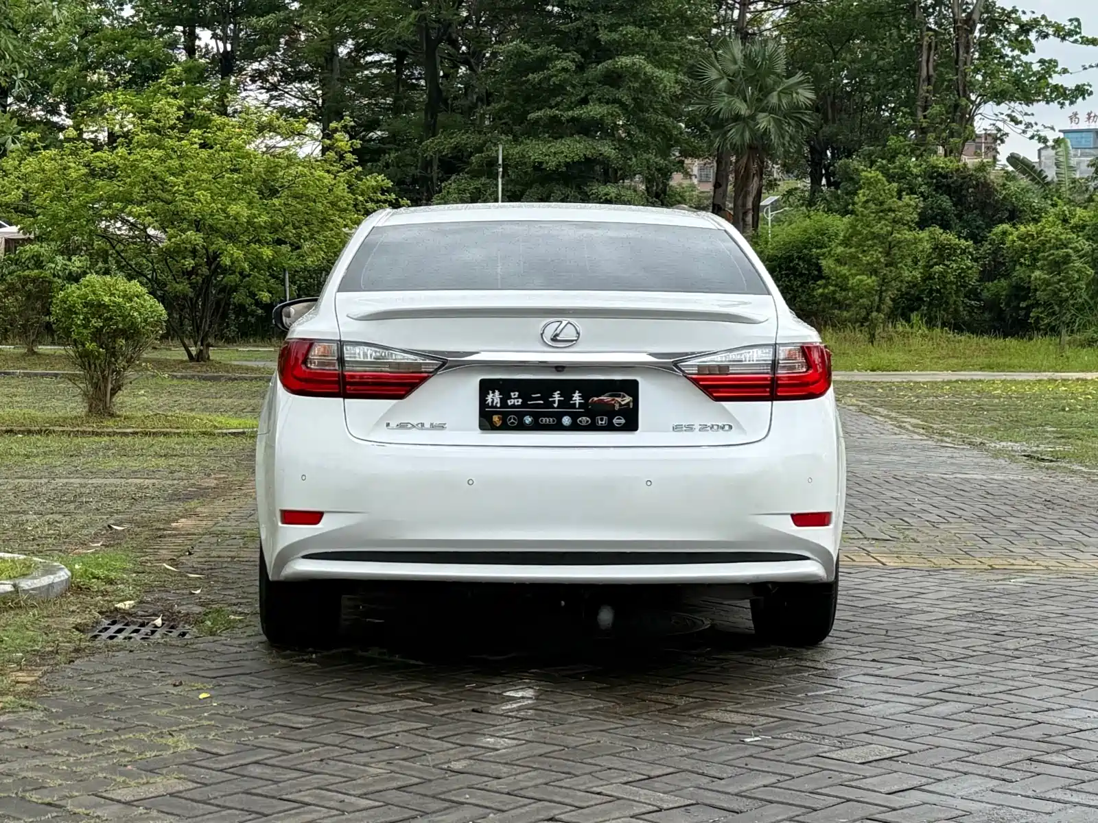Фото 17 - Lexus ES