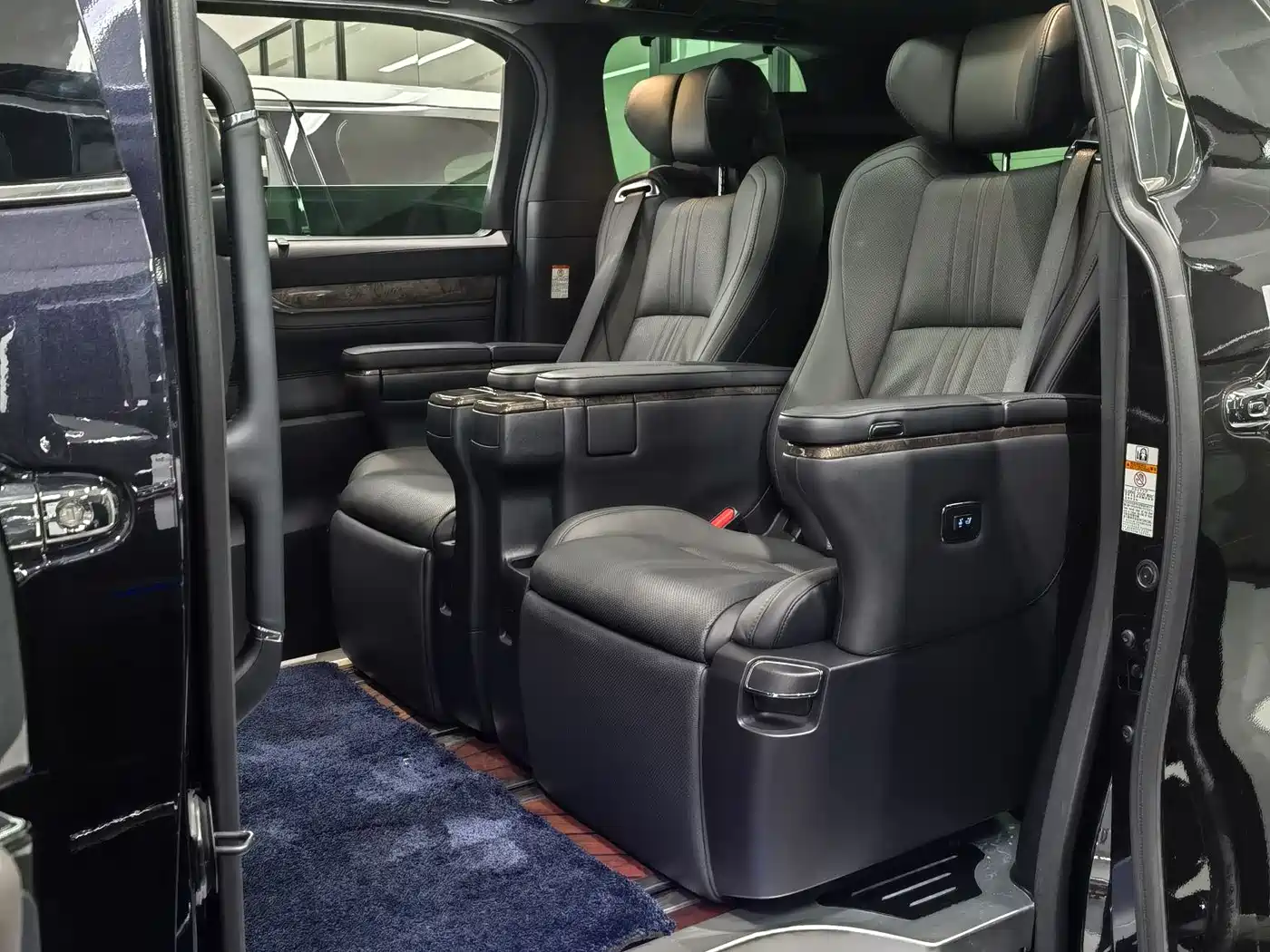 Toyota Vellfire 2021 Crown Hybrid 2.5L HV Supreme Edition фото 8