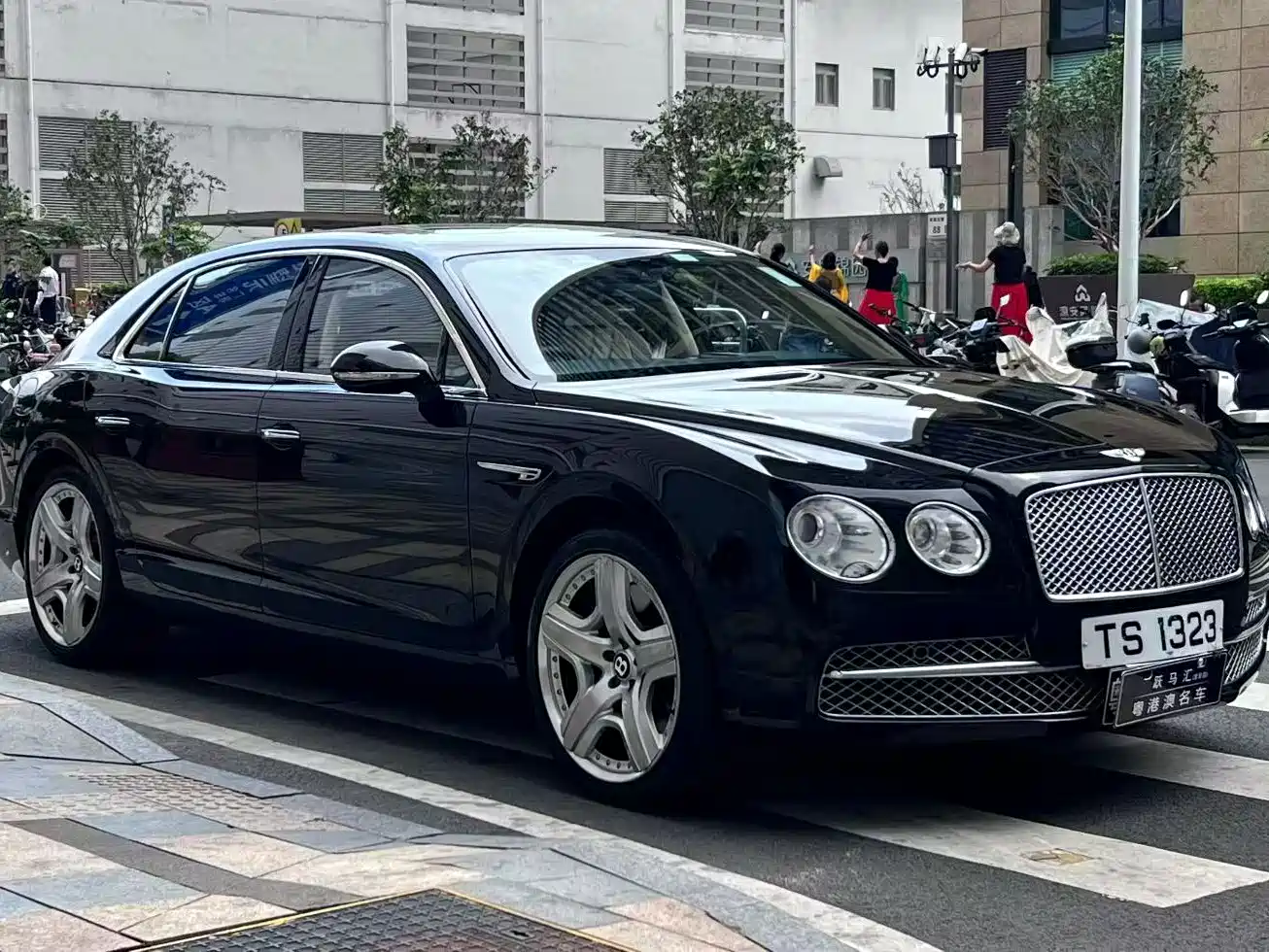 Bentley Flying Spur 2015 6.0T W12 Mulliner фото 2