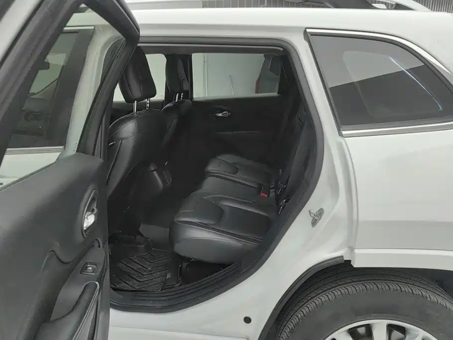 Jeep Cherokee 2018 2017 2.4L Professional Smart Edition