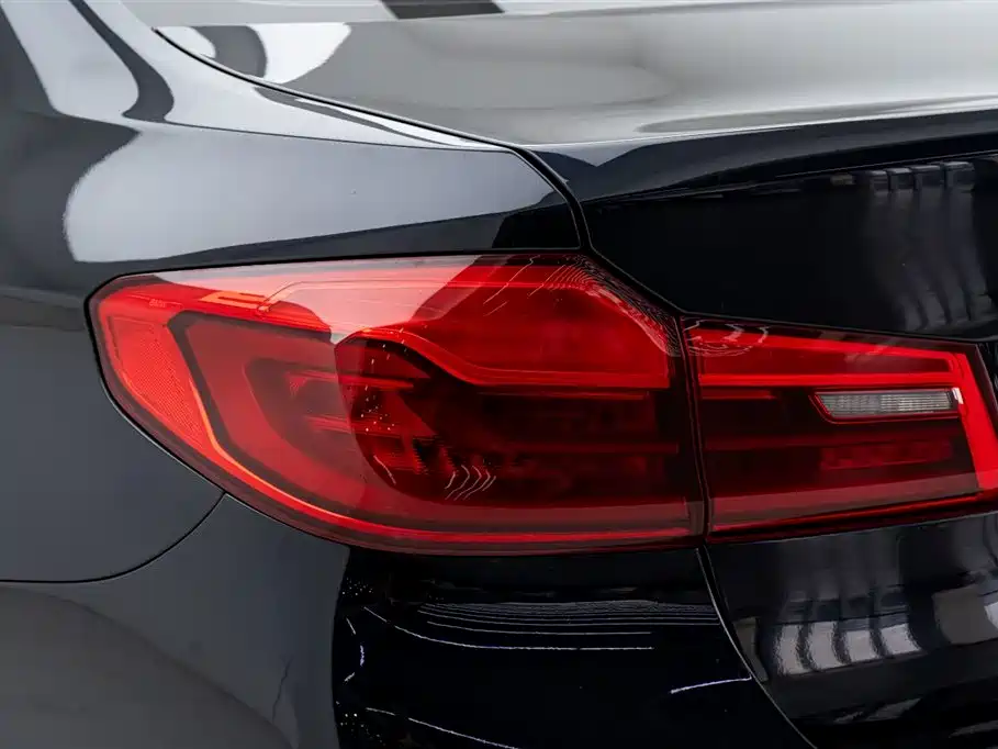 BMW 5 Series 2018 525Li M Sport Package фото 11
