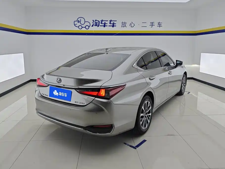 Фото 3 - Lexus ES