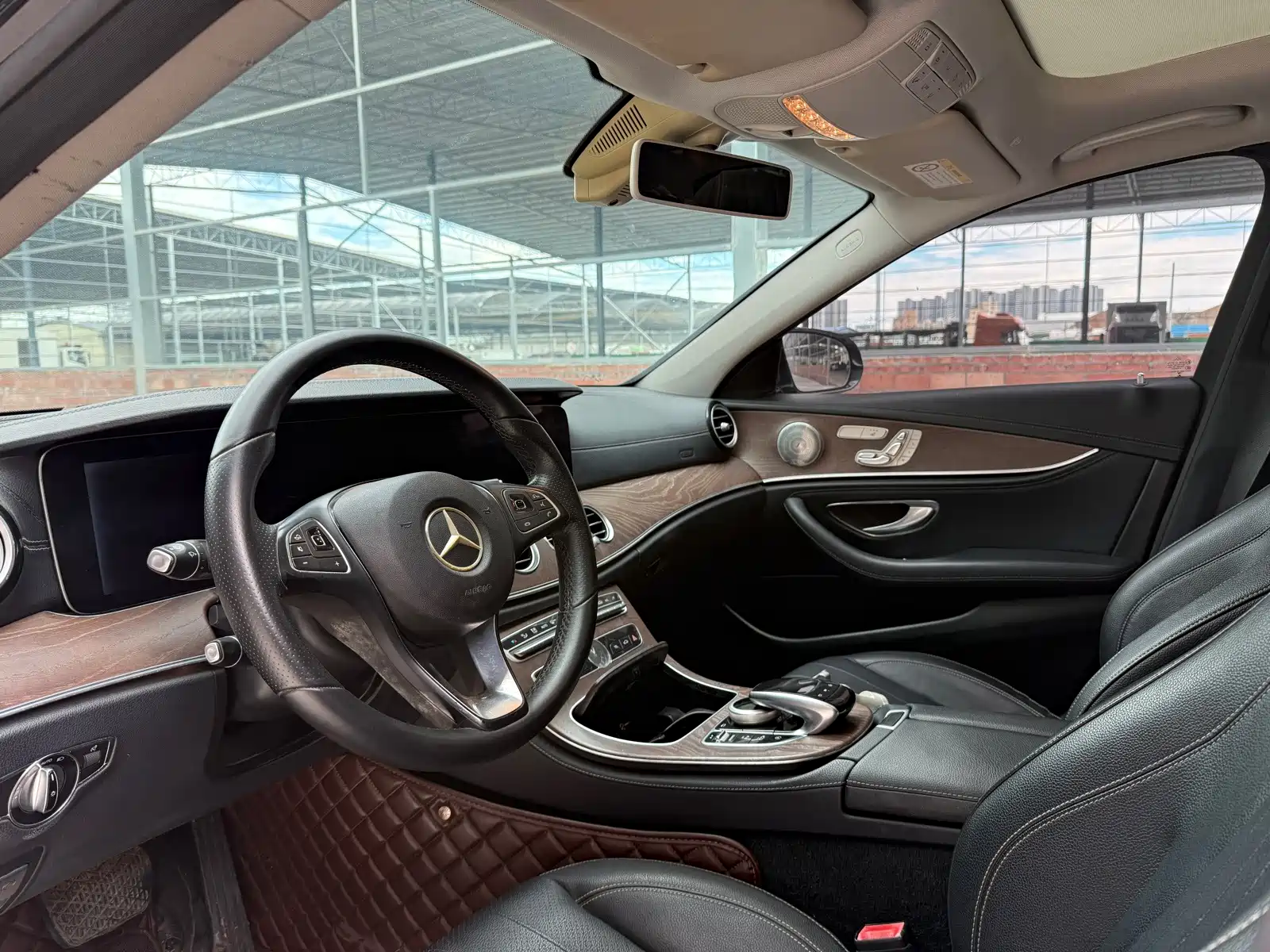 Фото 19 - Mercedes-Benz E-Class