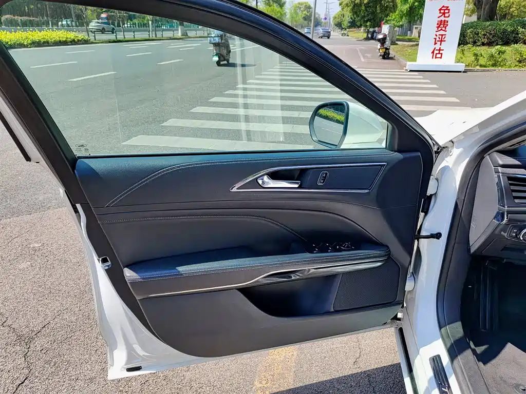 Фото 6 - Ford Taurus