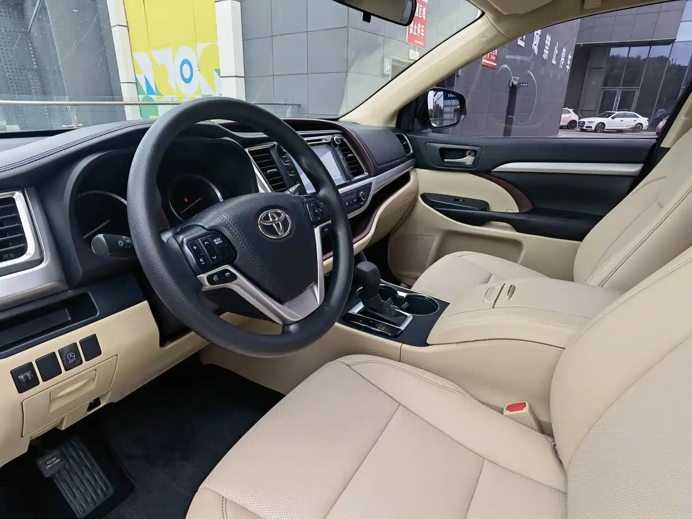 Toyota Highlander 2015 2.0T AWD Elite Edition 7-seater фото 5