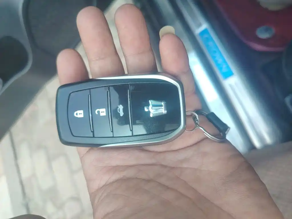 Photo 12 - Toyota Crown