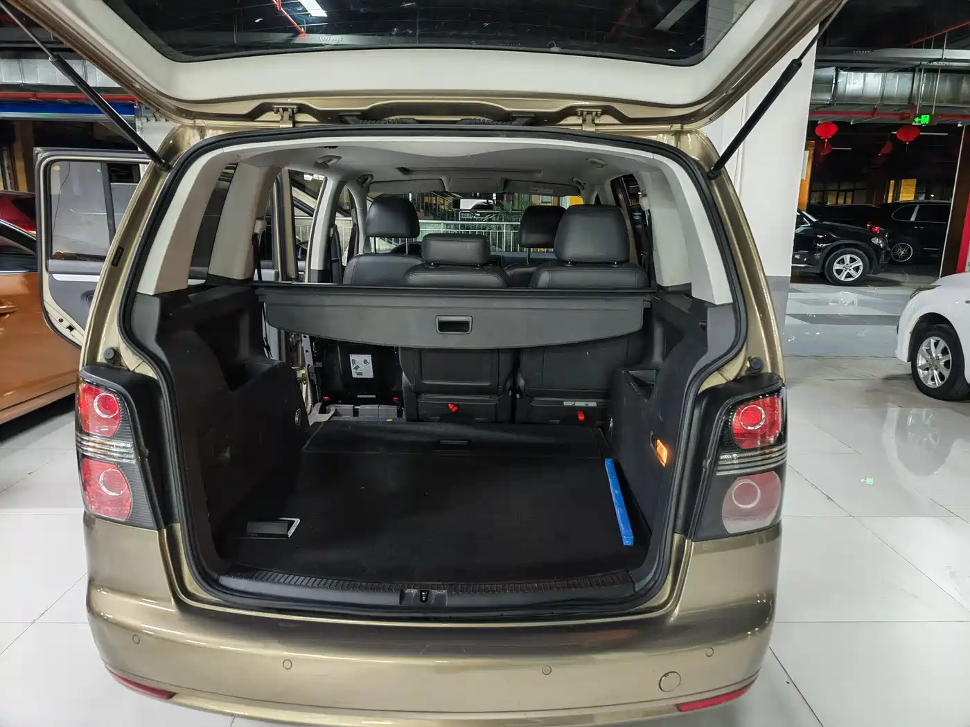 Volkswagen Touran 2015 1.4T DSG Comfort Edition 5-seater фото 6