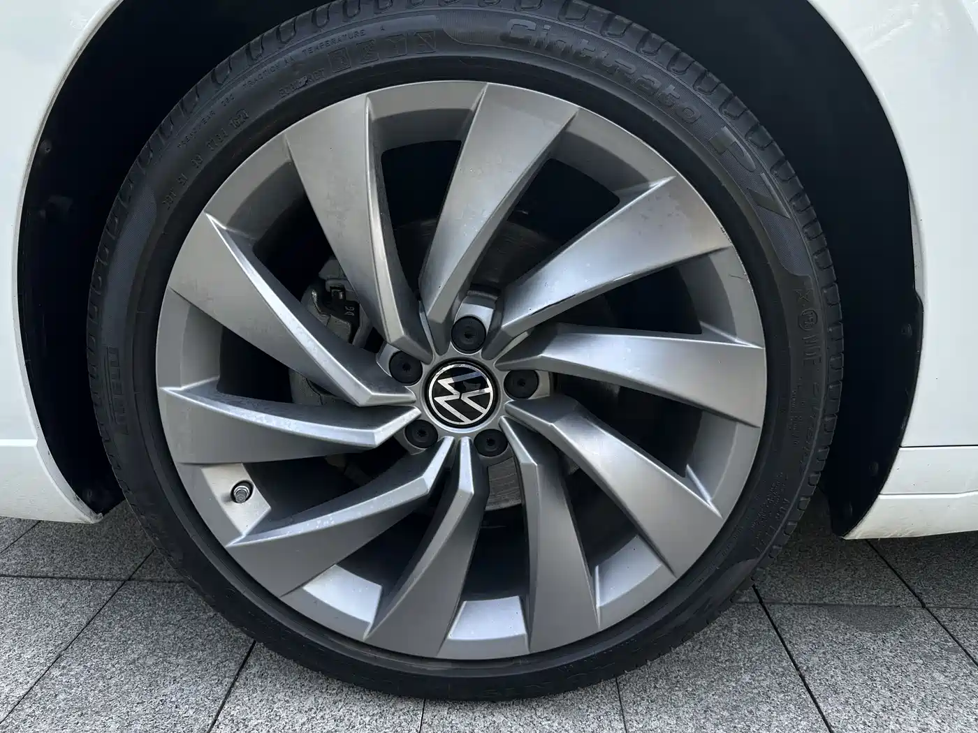 Volkswagen FAW-Volkswagen CC 2021 380TSI Eye-catching Edition 30th Anniversary фото 12