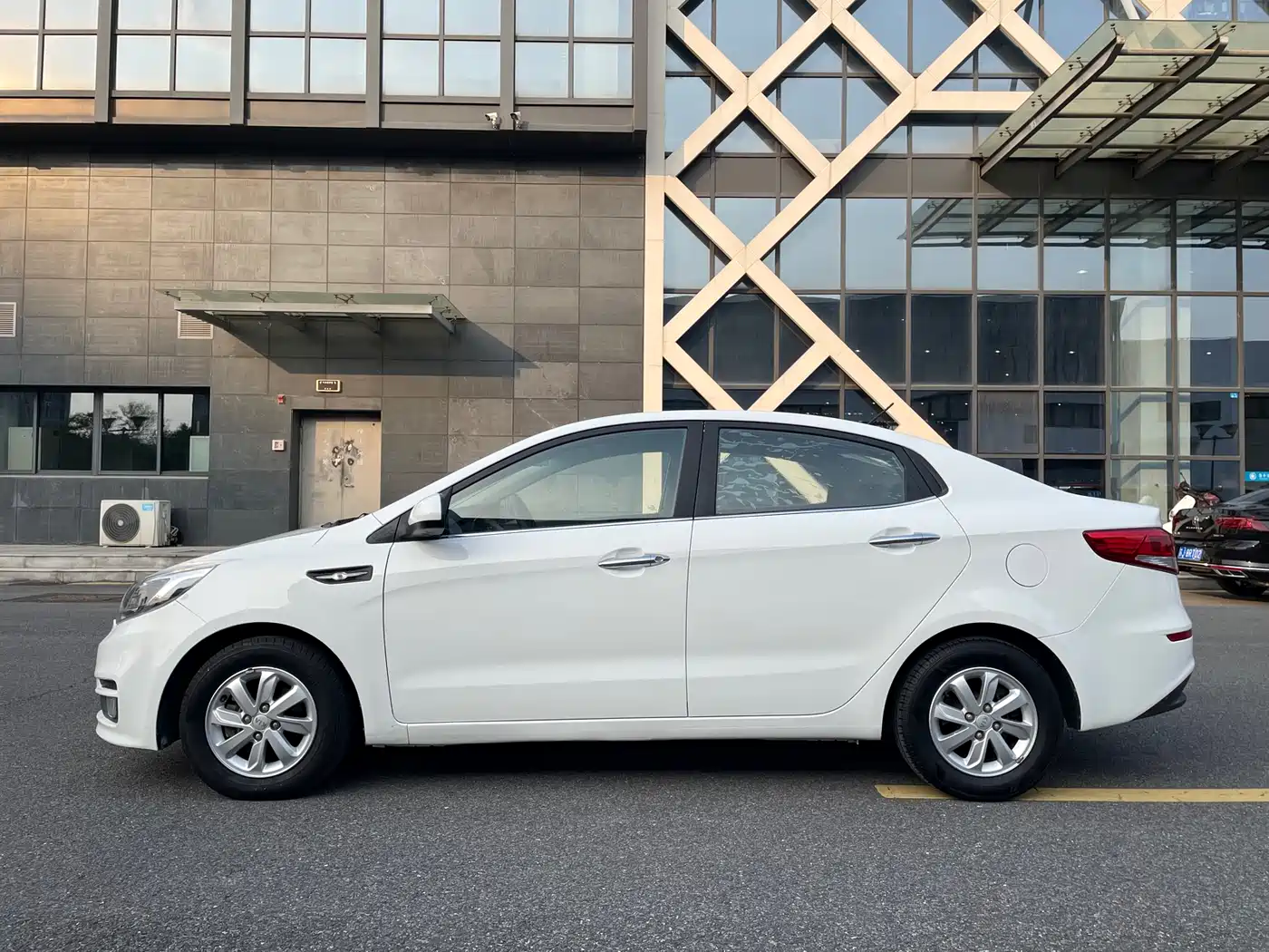 Kia K2 2015 Sedan 1.4L MT GLS фото 4