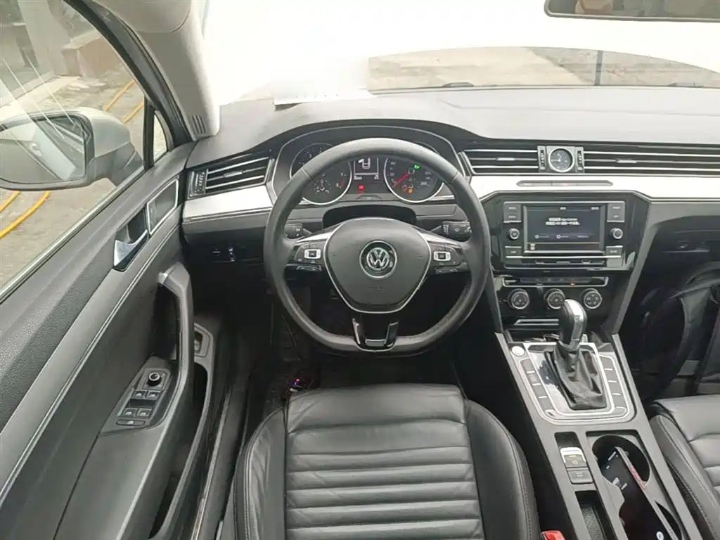 Volkswagen Magotan 2018 330TSI DSG Leading фото 11