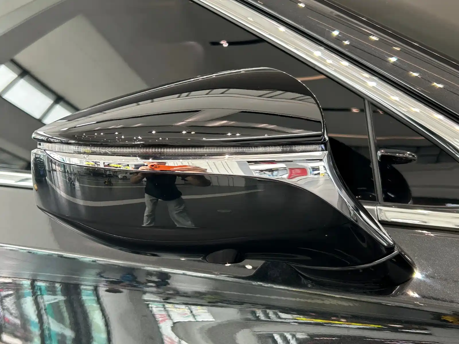 Фото 21 - Lexus LS