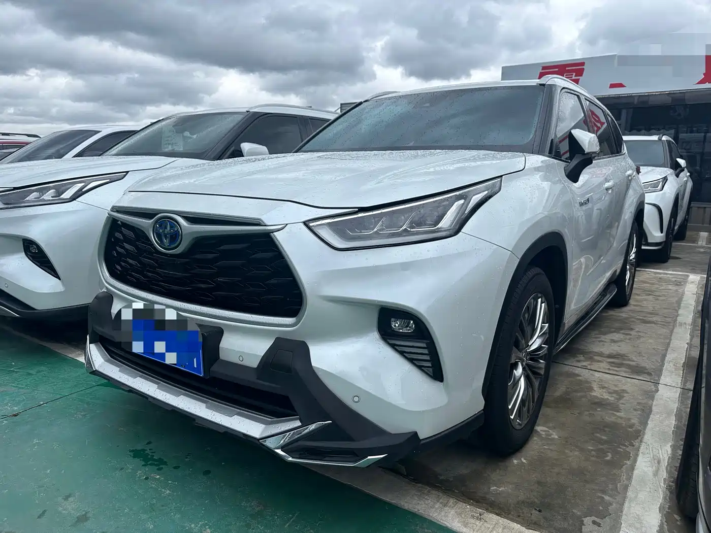 Toyota Highlander 2022 Model Dual Engine 2.5L 4WD Premium Edition 7-Seater