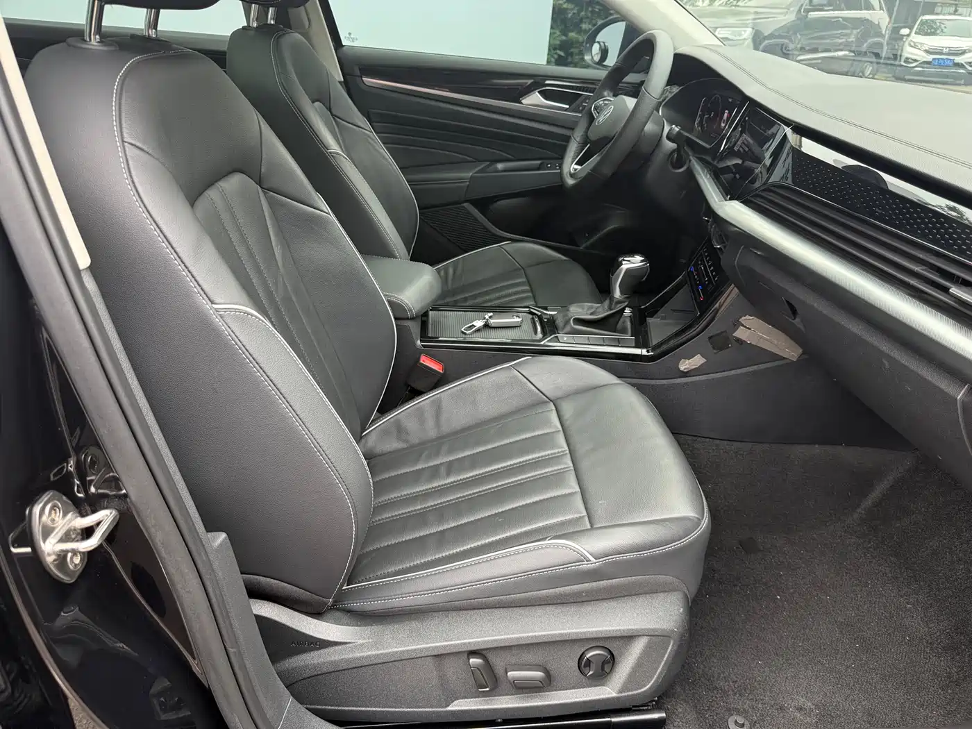 Volkswagen Passat 2023 330TSI Elite Edition фото 13