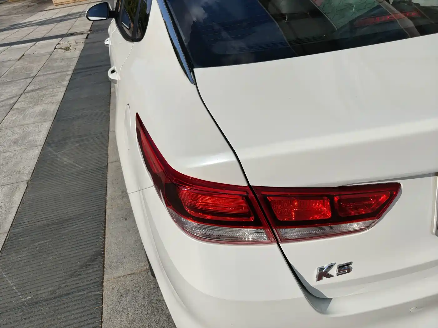 Photo 10 - Kia K5