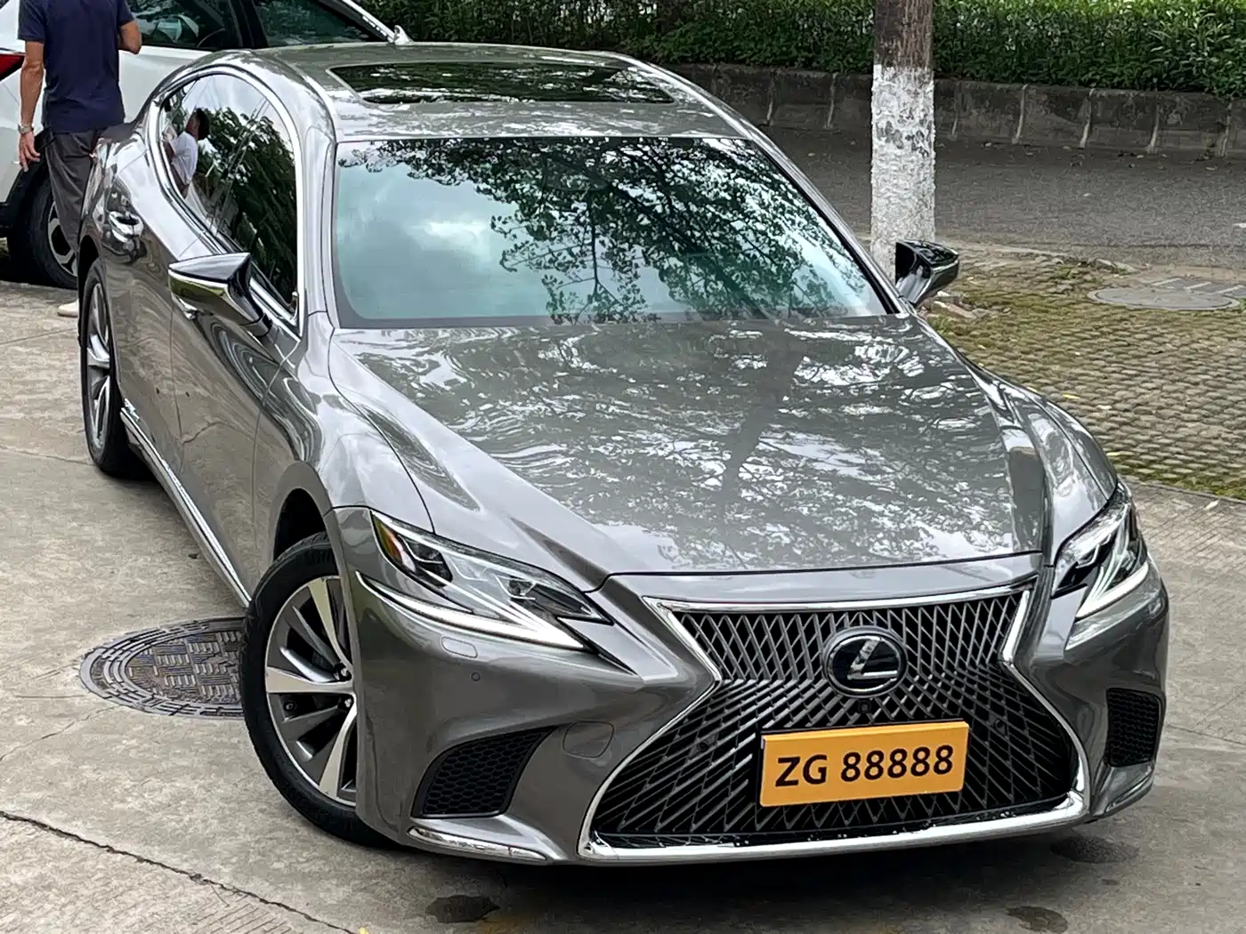 Lexus LS 2018 500h Excellence Edition China V фото 3