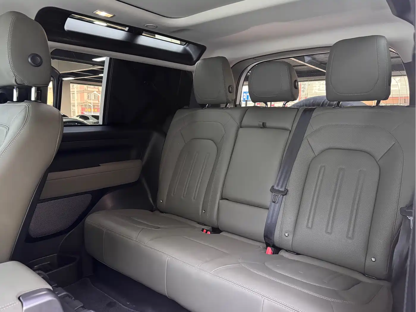 Land Rover Defender 2022 Model 90 3.0T P400 XS фото 6