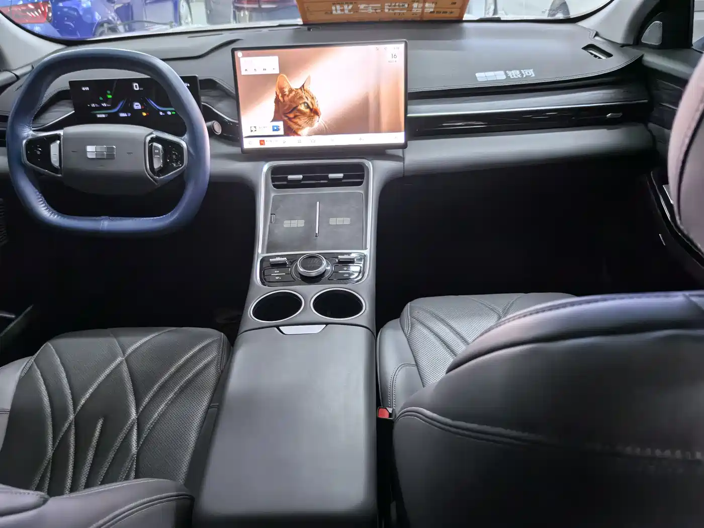 Geely Galaxy Galaxy L6 2025 EM-i 60km Voyage Edition фото 7